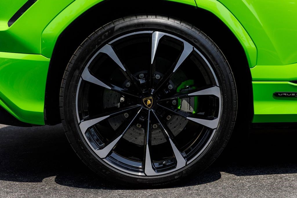 Used 2025 Lamborghini Urus SE image 11
