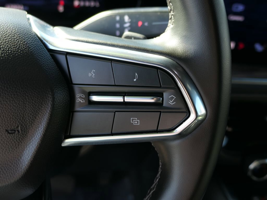 Used 2025 Chevrolet Suburban Z71 image 14