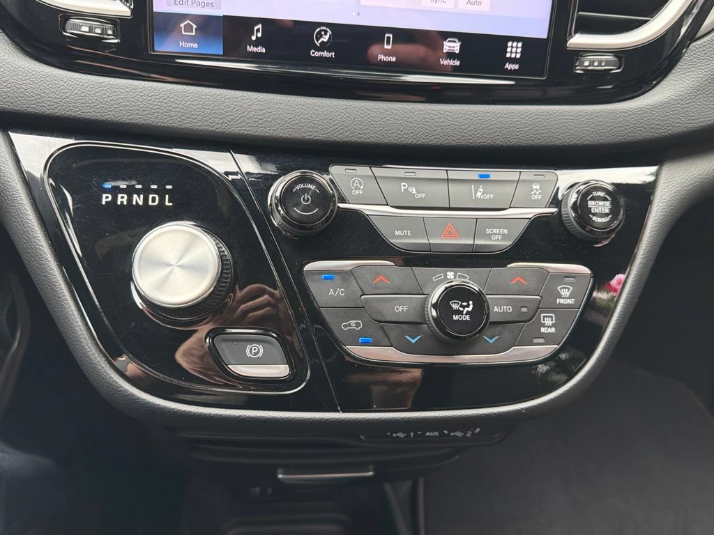 Used 2025 Chrysler Pacifica Select FWD image 23