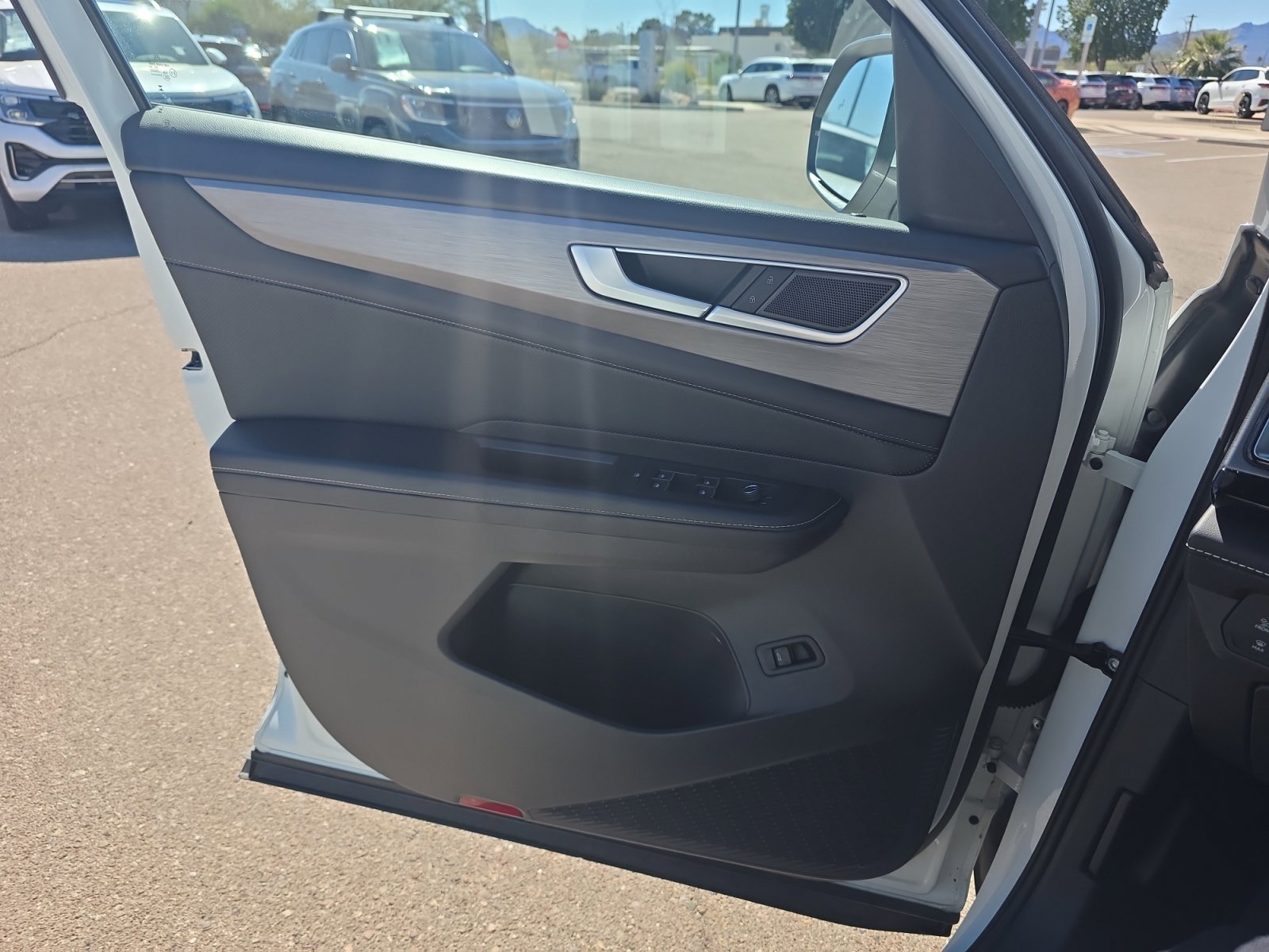 Used 2024 Volkswagen Atlas Cross Sport SE image 13