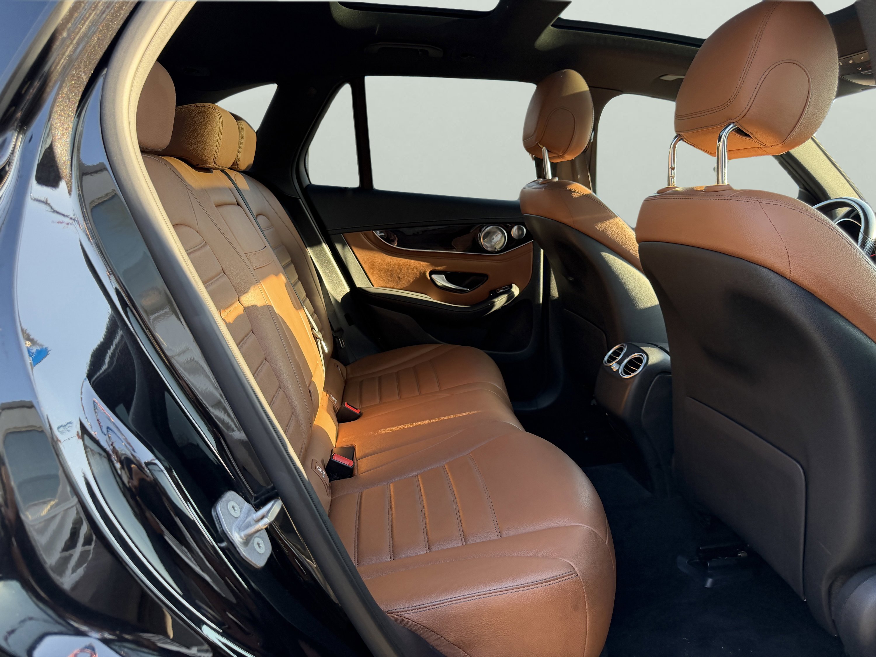 Used 2019 Mercedes-Benz GLC 43 AMG 4MATIC w/ Parking Assistance Package image 39