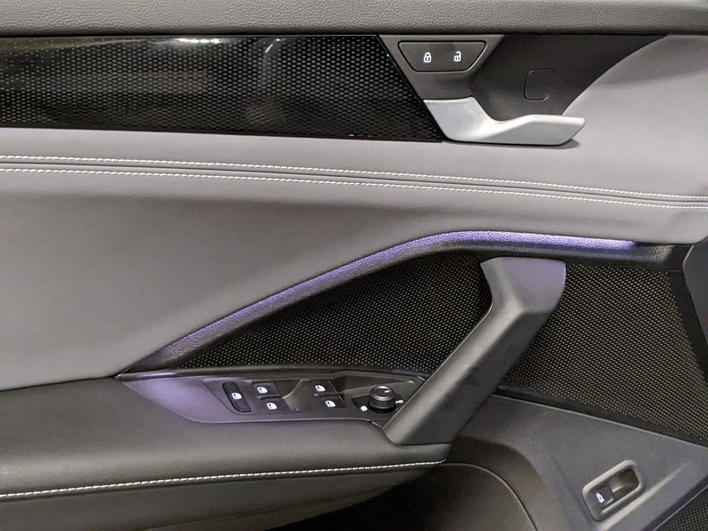 New 2025 Volkswagen Tiguan SE R-Line image 10