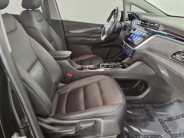 Used 2022 Chevrolet Bolt LT w/ Infotainment Package FWD image 9