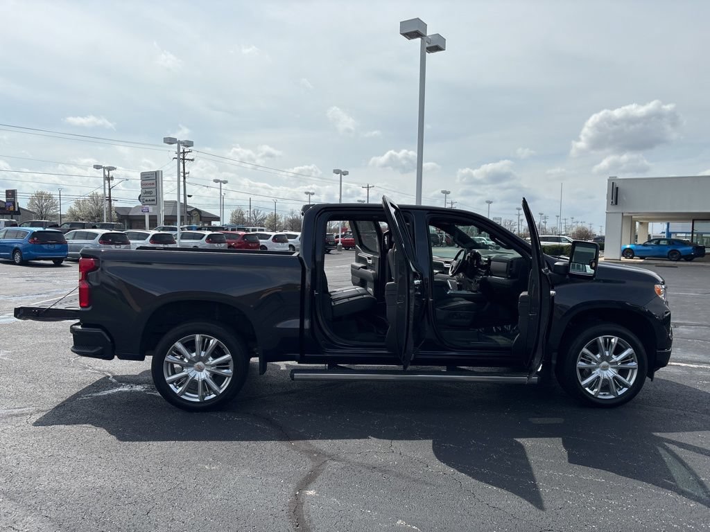 Used 2024 Chevrolet Silverado 1500 High Country w/ High Country Premium Package AWD/4WD image 17