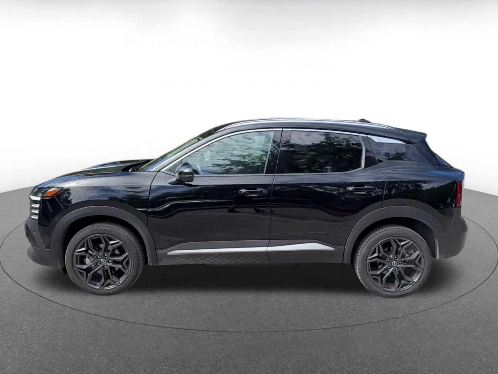 Used 2026 Nissan Kicks SR FWD image 8