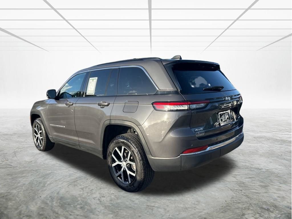 Used 2024 Jeep Grand Cherokee Limited image 6