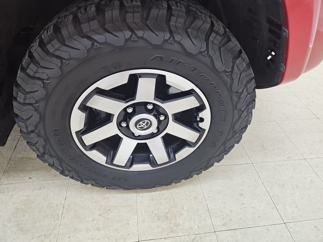 Used 2021 Toyota 4Runner TRD Off-Road Premium w/ Moonroof Package AWD/4WD image 5