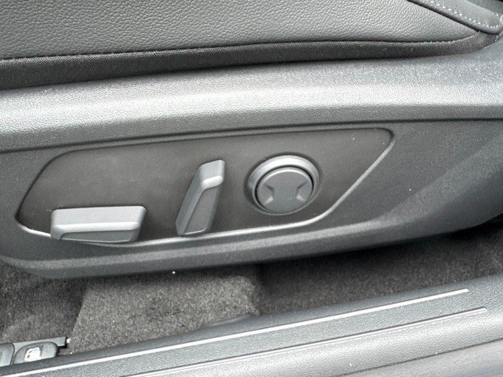 New 2026 Hyundai Elantra Limited FWD image 10
