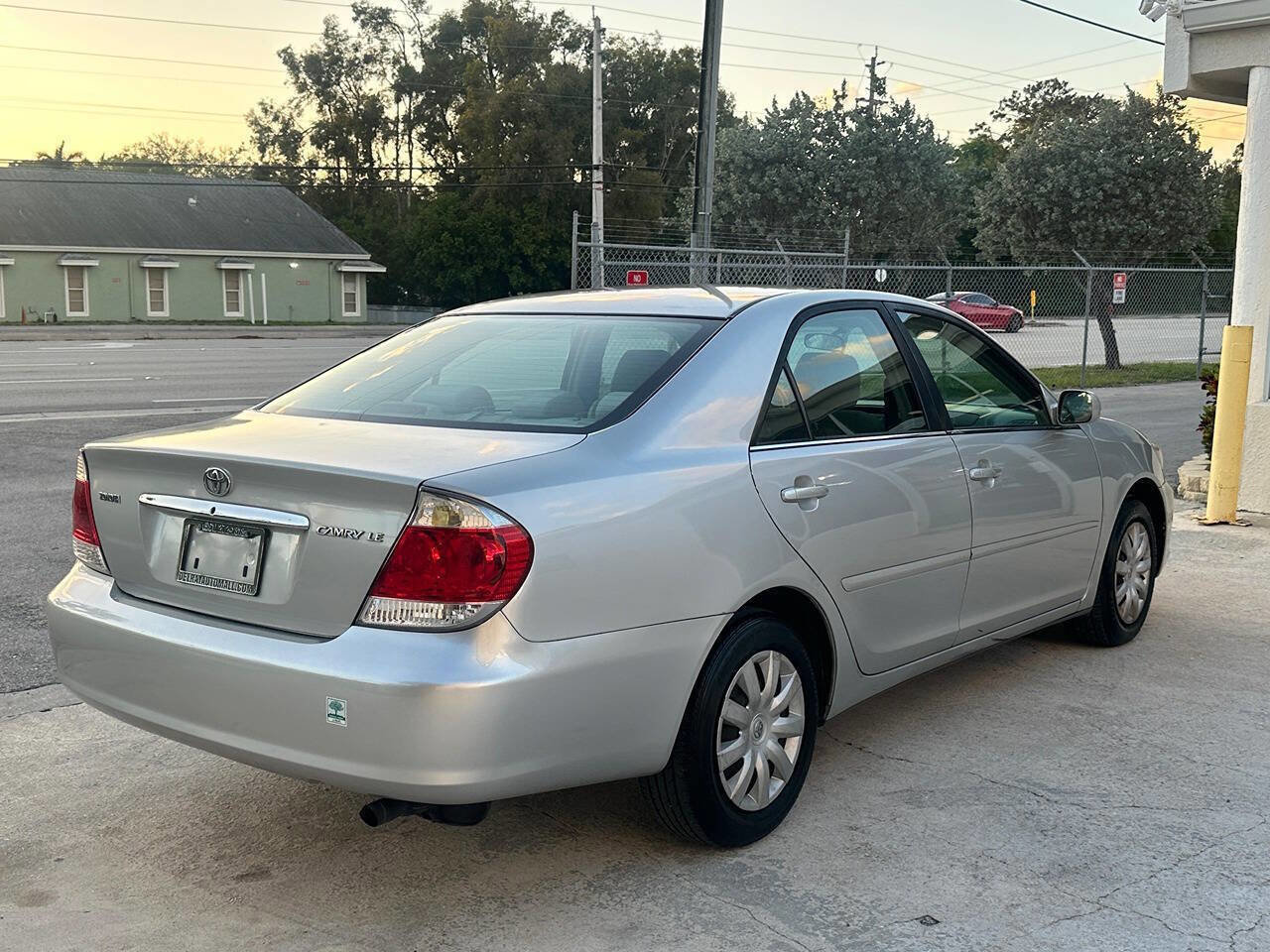 Used 2005 Toyota Camry LE FWD image 5