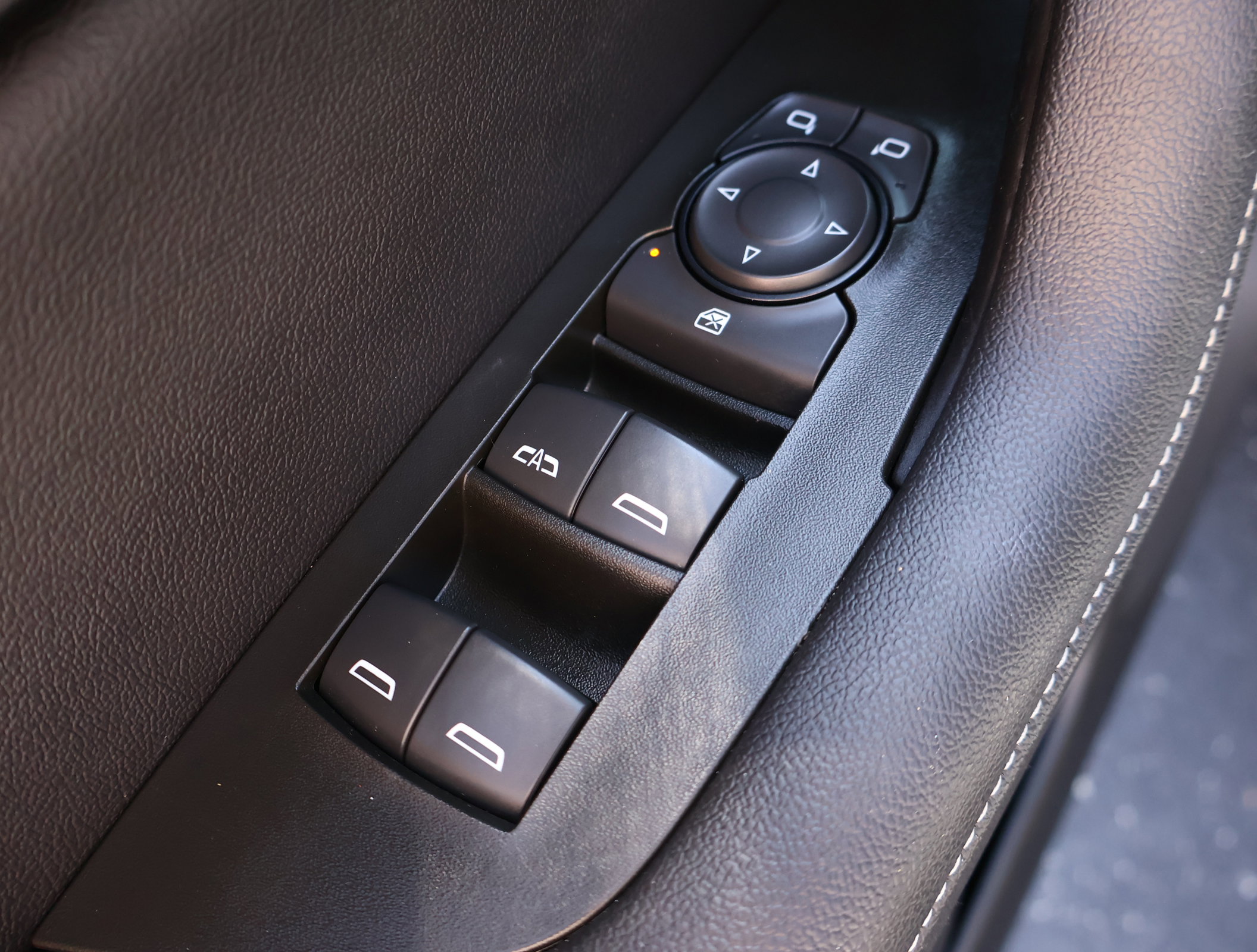 Used 2025 Chevrolet Blazer LT image 8