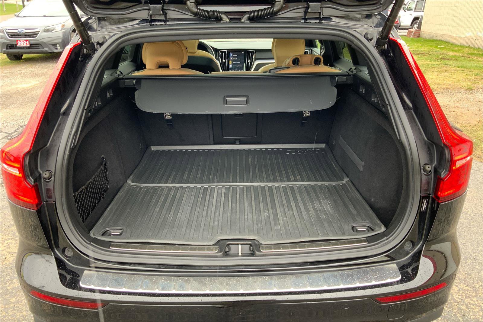 Used 2020 Volvo V60 T5 Cross Country w/ Protection Package Premier image 12