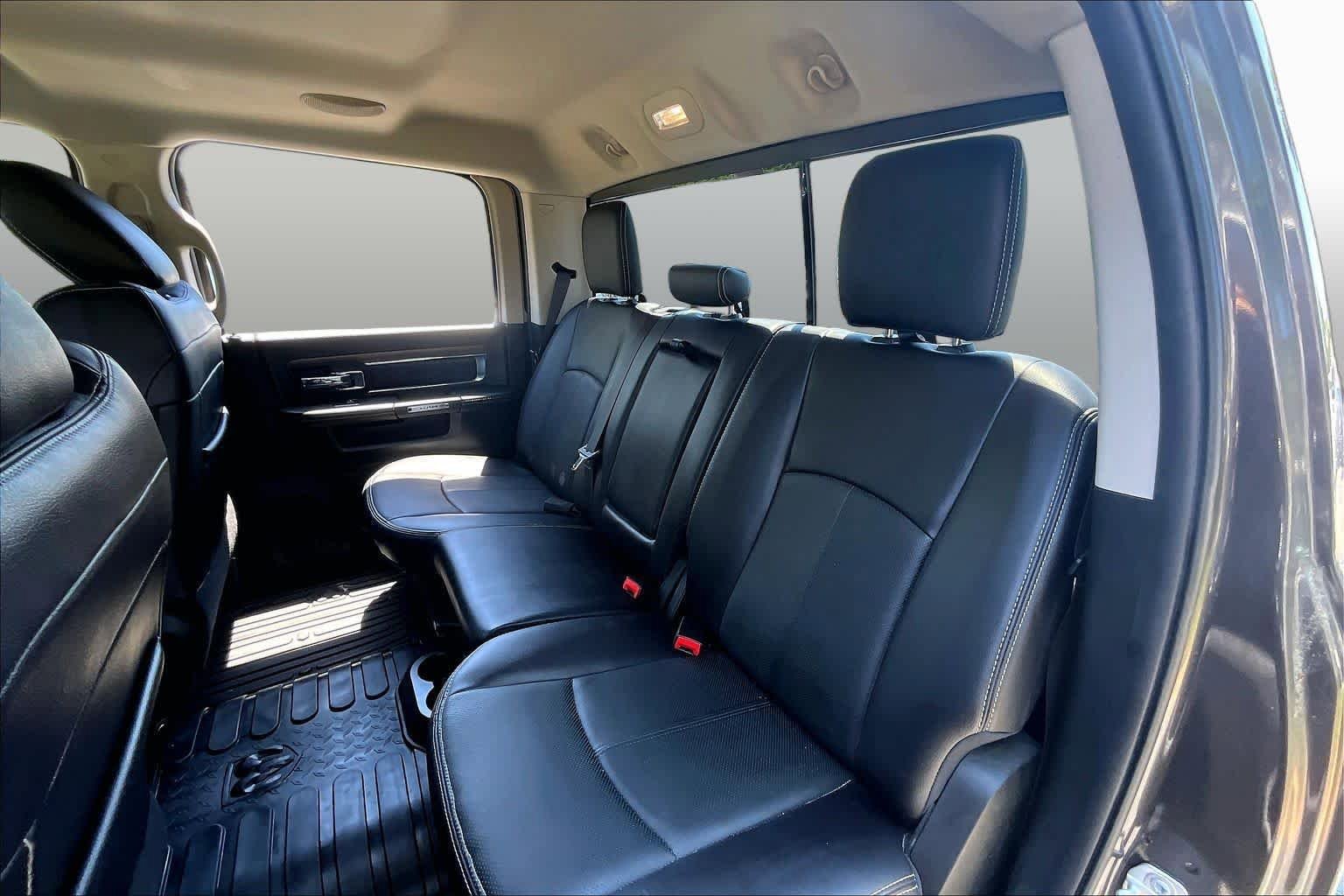 Used 2018 RAM 2500 Laramie w/ Sport Appearance Group AWD/4WD image 19