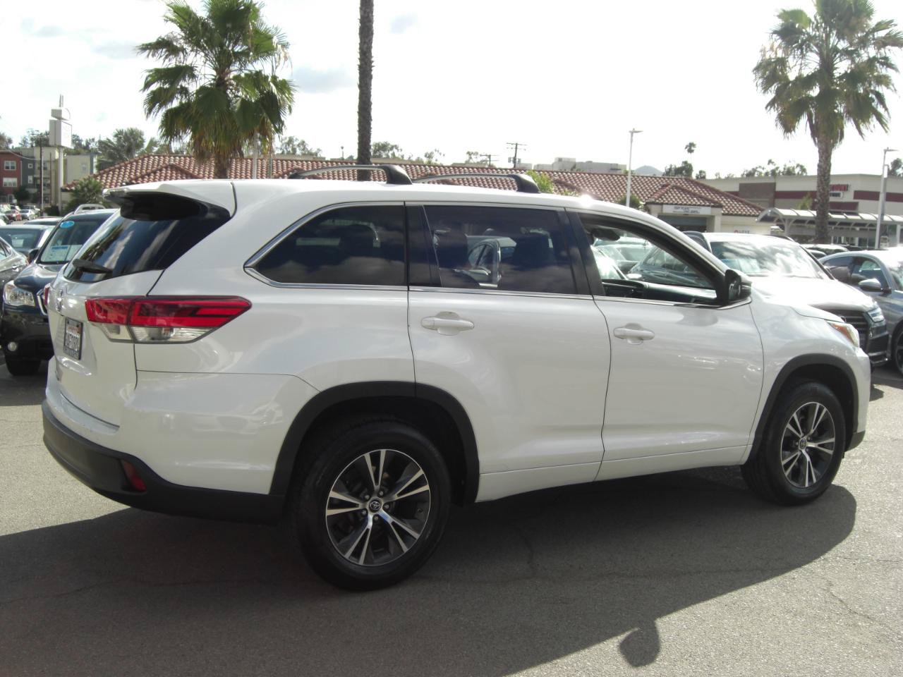 Used 2017 Toyota Highlander LE w/ Carpet Mat Package FWD image 15