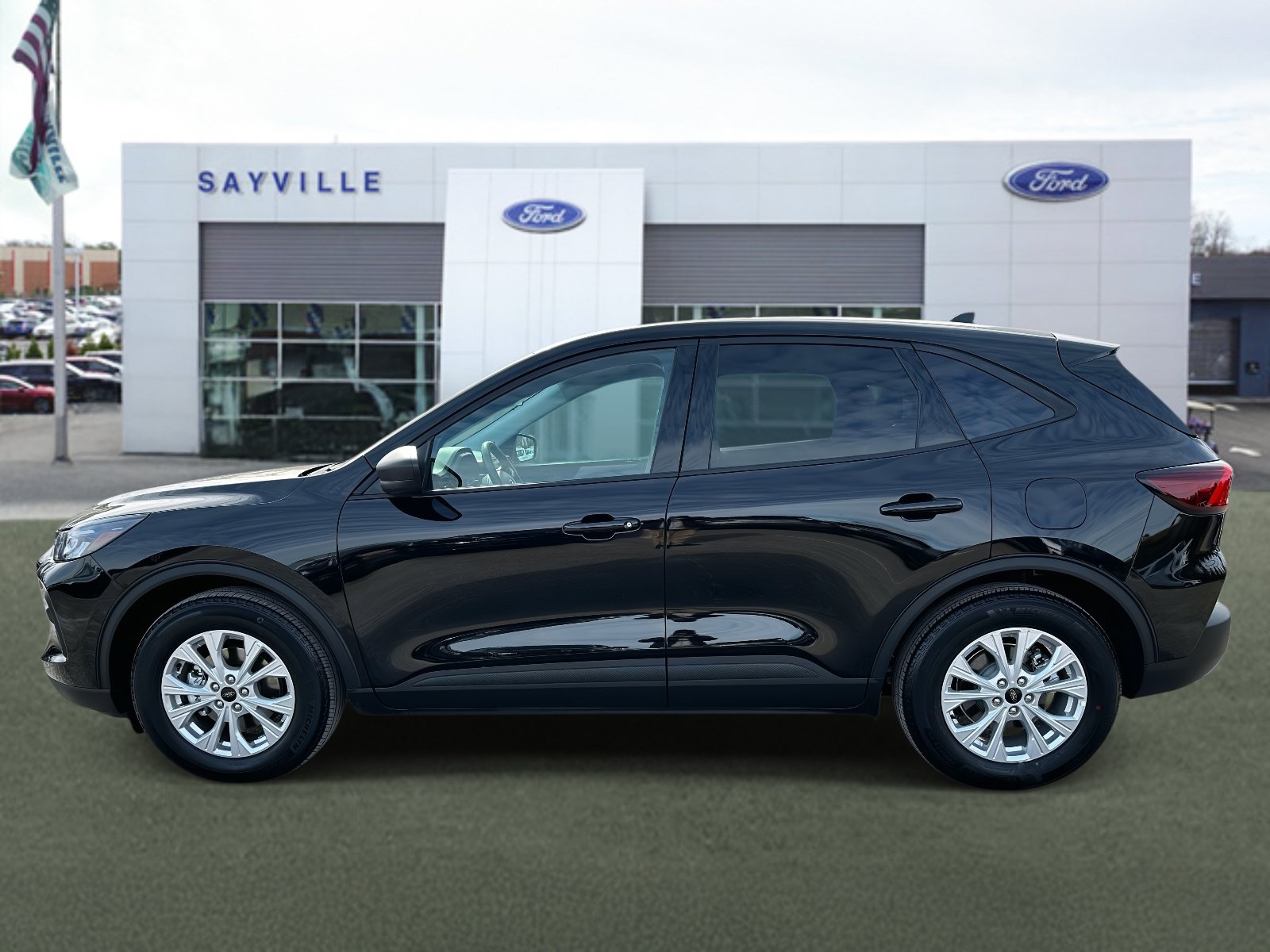 Used 2025 Ford Escape Active w/ Cold Weather Package FWD image 2