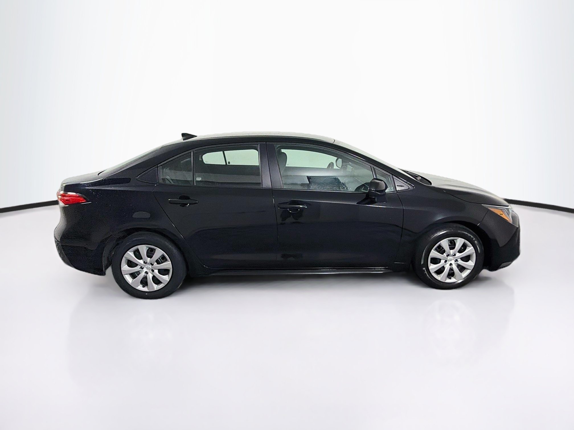 Used 2025 Toyota Corolla LE FWD image 10