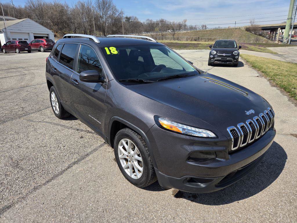 Used 2018 Jeep Cherokee Latitude Plus image 2