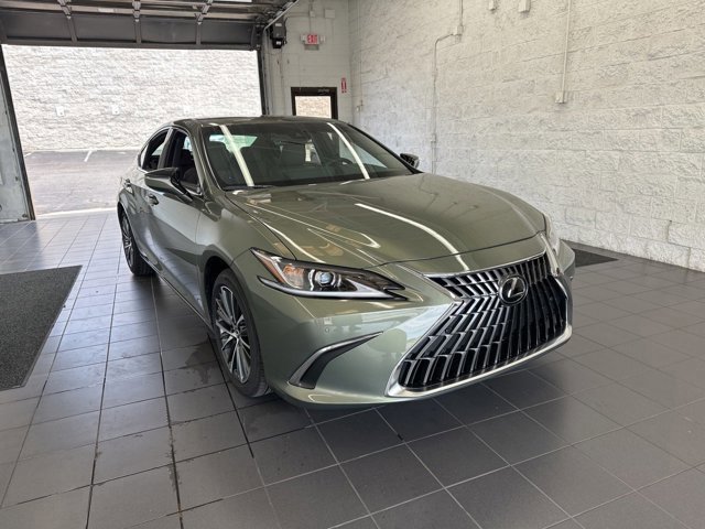New 2025 Lexus ES 350 w/ Premium Package