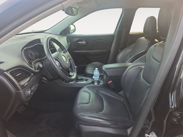 Used 2019 Jeep Cherokee Trailhawk AWD/4WD image 9