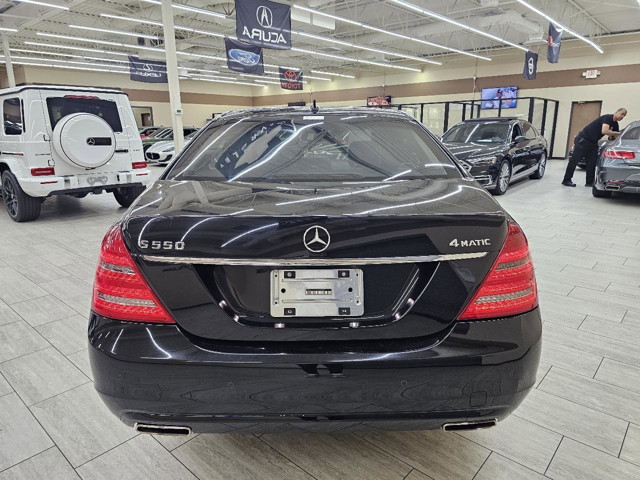 Used 2010 Mercedes-Benz S 550 4MATIC image 7
