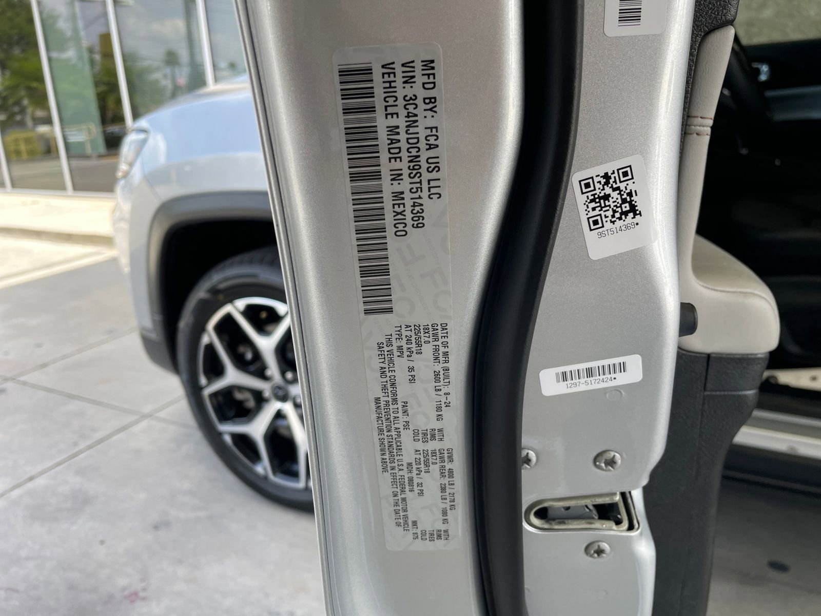 Used 2025 Jeep Compass Limited image 30