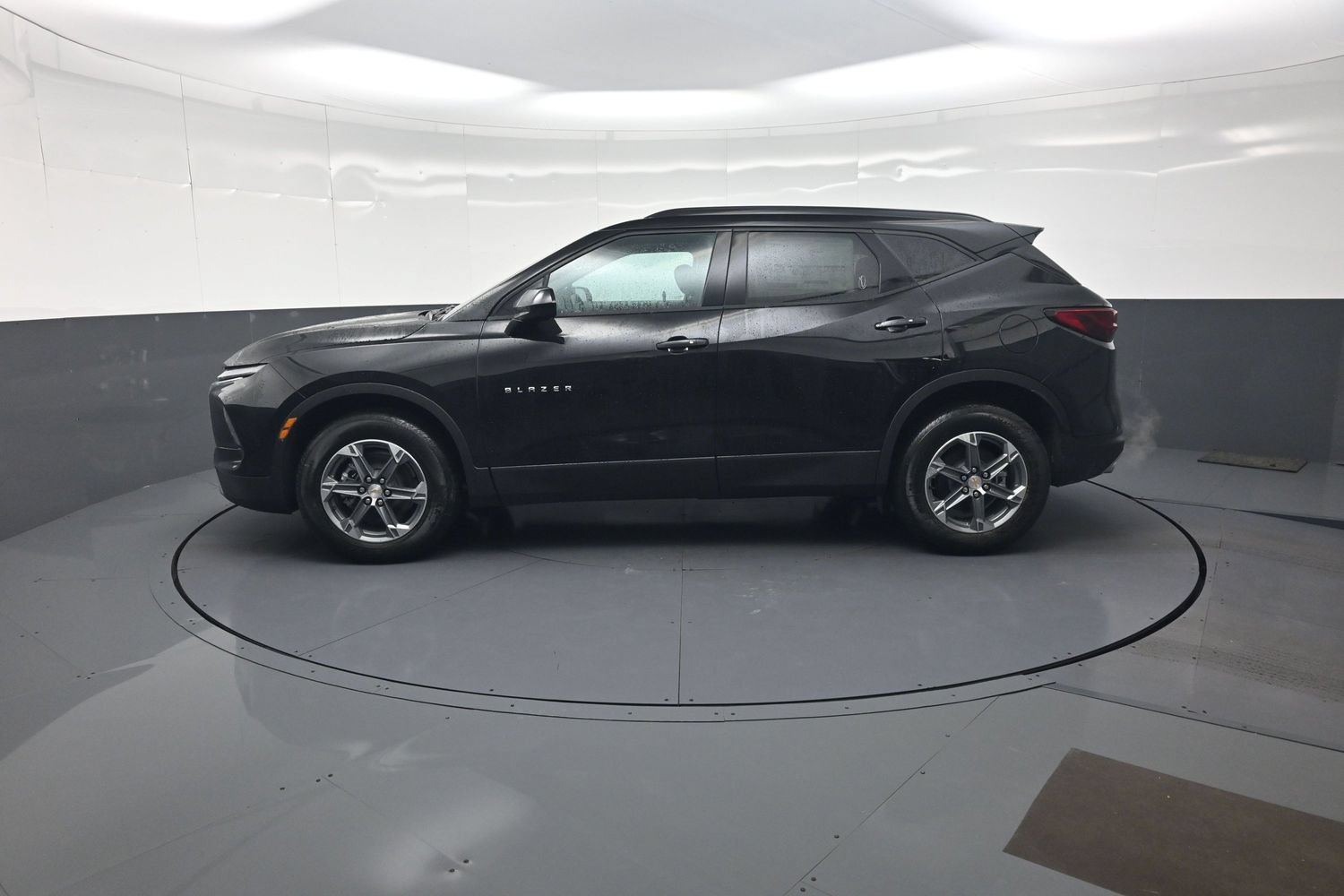 New 2026 Chevrolet Blazer LT w/ Convenience Package AWD/4WD image 6