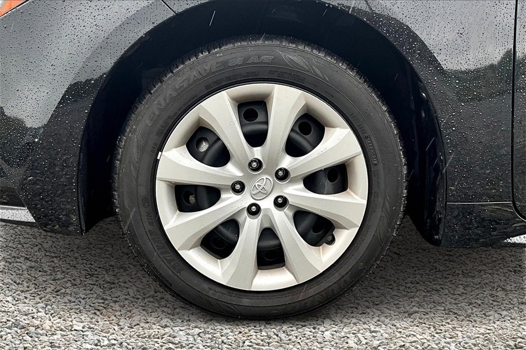 Used 2025 Toyota Corolla LE image 9