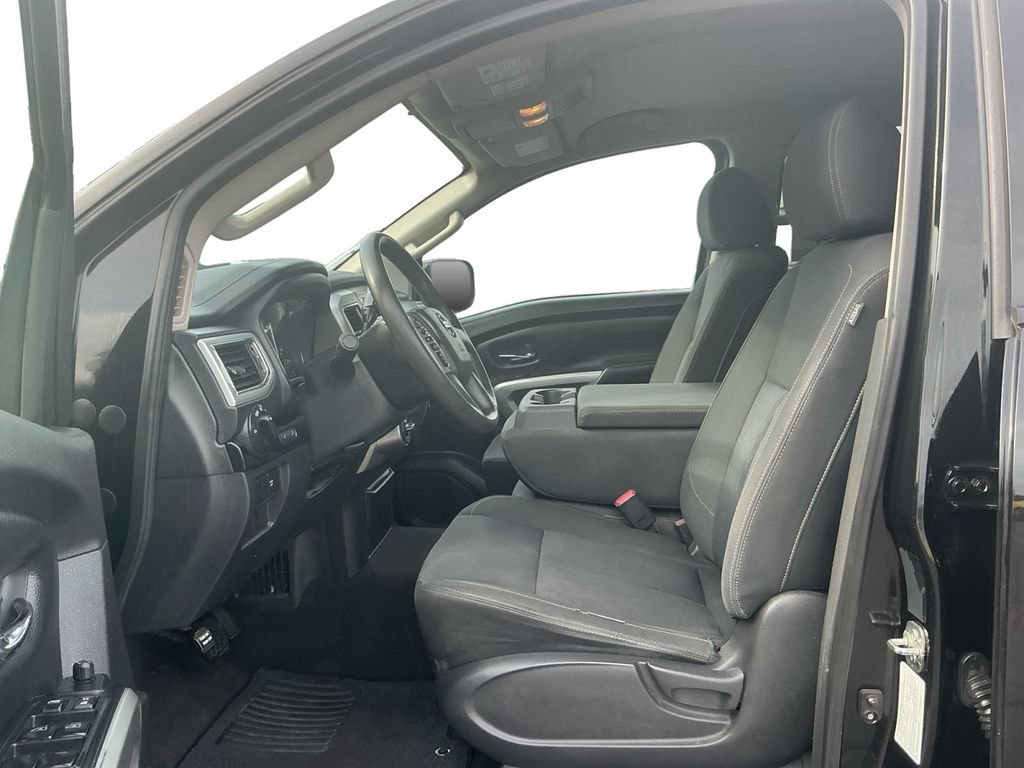 Used 2017 Nissan Titan 4x4 Crew Cab image 14