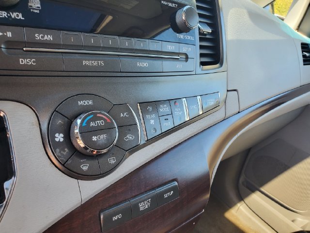 Used 2011 Toyota Sienna XLE FWD image 15