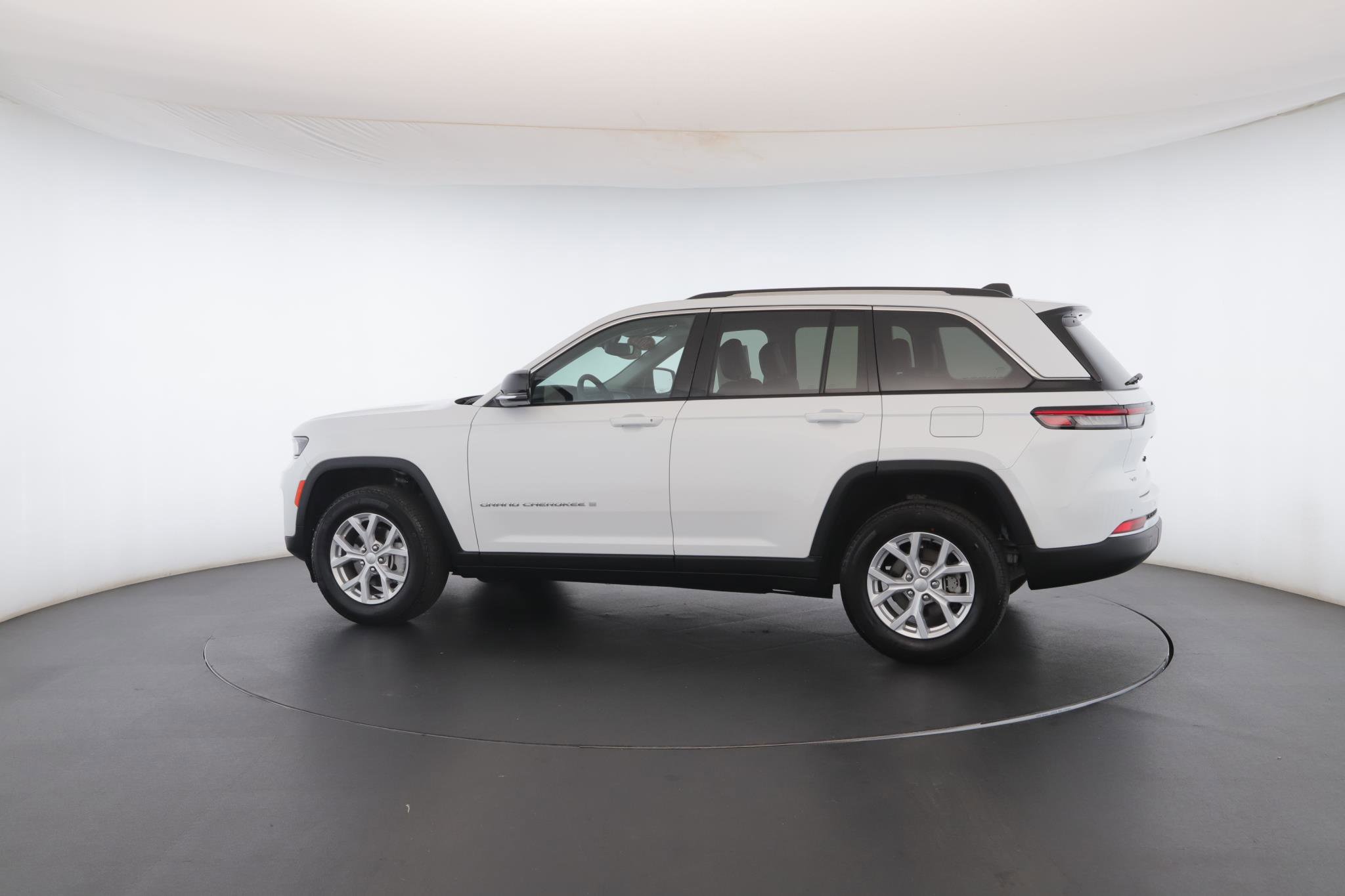 Used 2023 Jeep Grand Cherokee Limited image 18
