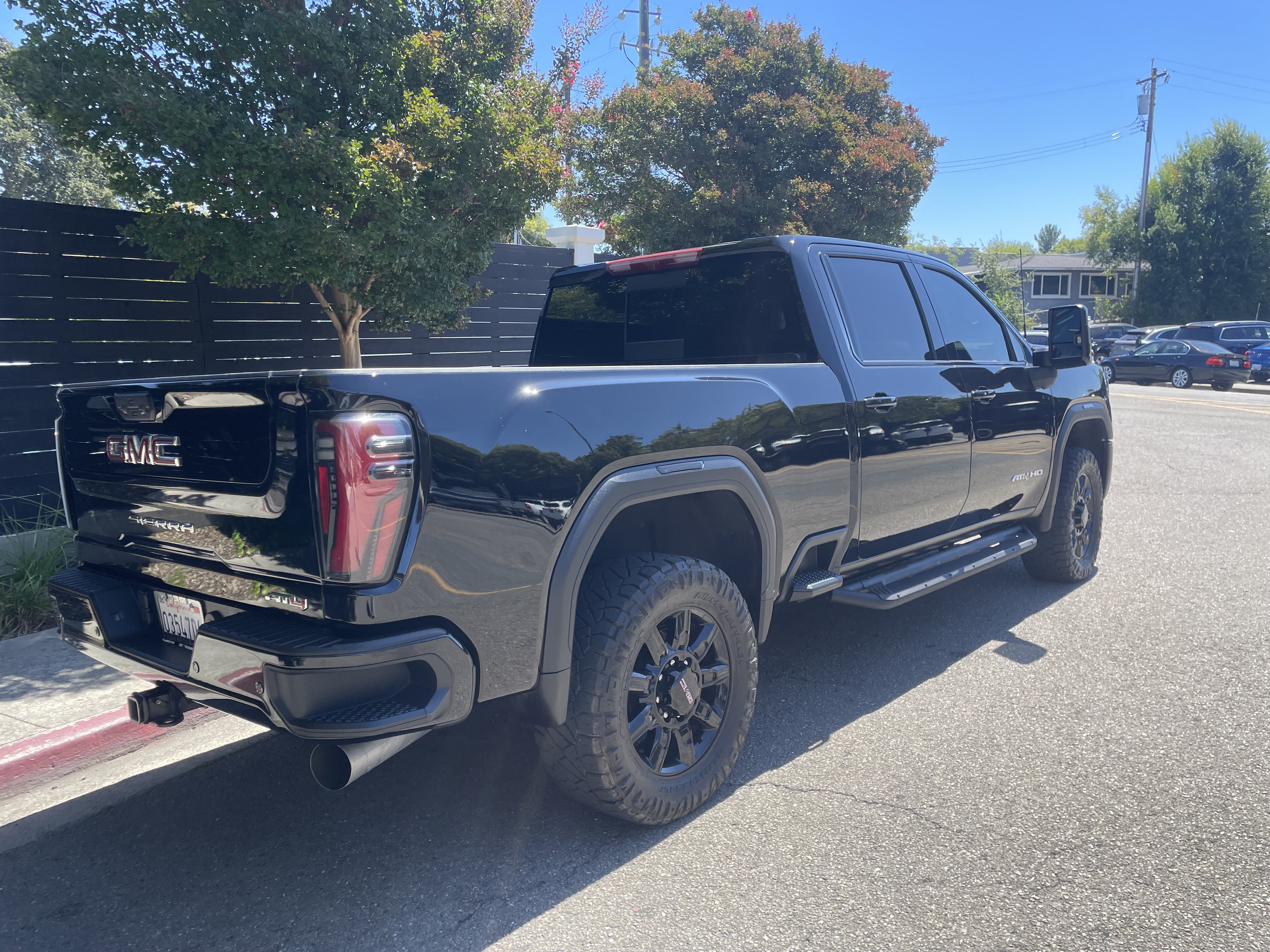 Used 2025 GMC Sierra 2500 AT4 w/ AT4 Preferred Package AWD/4WD image 5