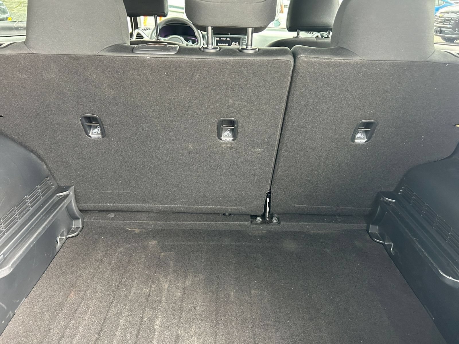 Used 2025 Kia Soul LX w/ LX Technology Package FWD image 25