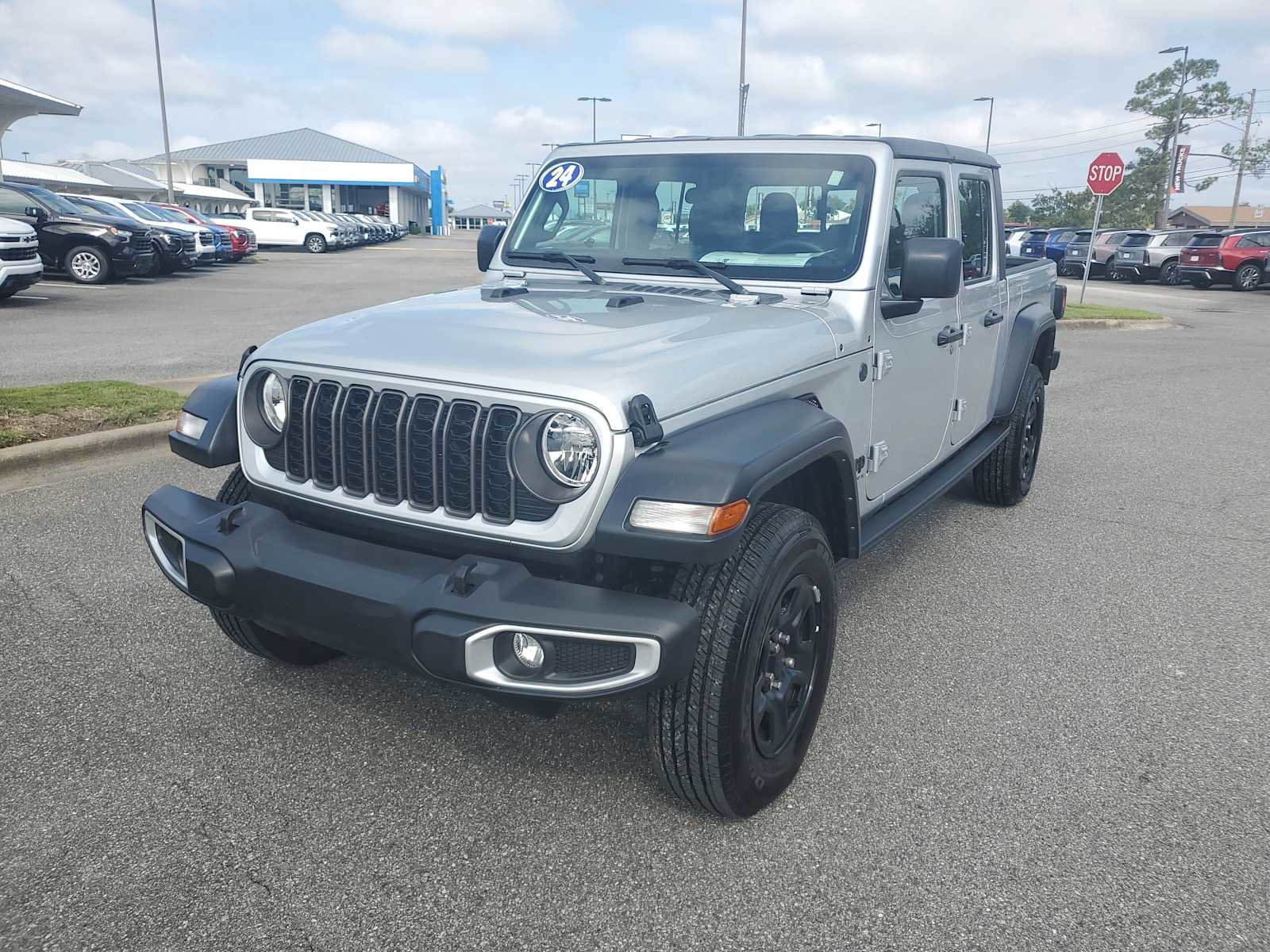 Used 2024 Jeep Gladiator Sport image 1