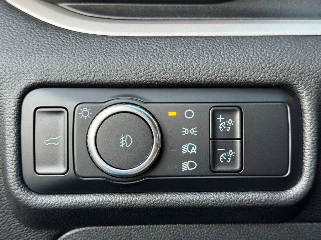 Used 2023 Ford Explorer XLT w/ Equipment Group 202A image 18