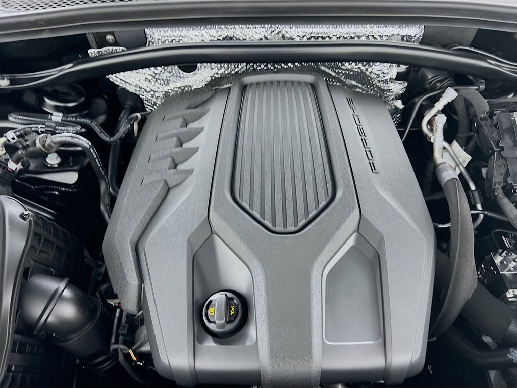 Certified 2026 Porsche Macan AWD/4WD image 32