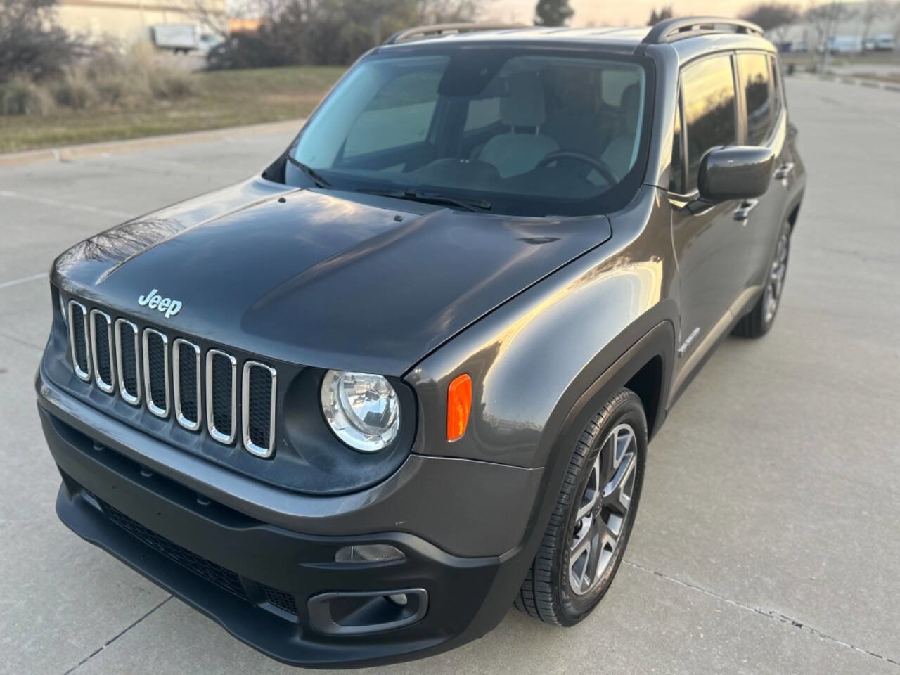 Used 2016 Jeep Renegade Latitude w/ Popular Equipment Group image 2