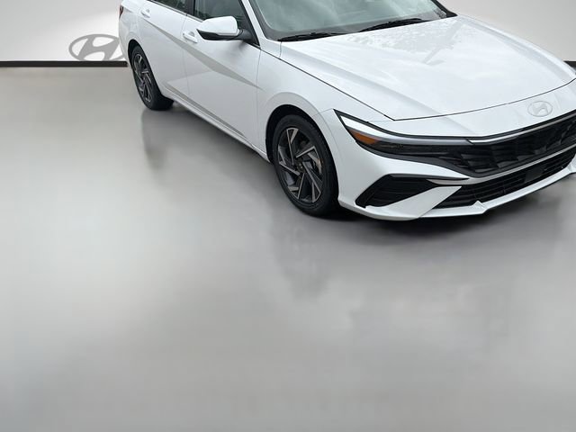 New 2026 Hyundai Elantra Limited image 3