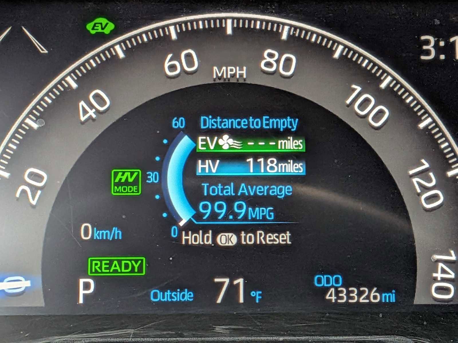 Used 2022 Toyota RAV4 SE w/ Weather & Moonroof Package image 29