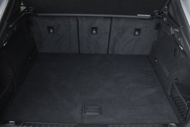 Used 2025 Porsche Macan 4 Electric image 27