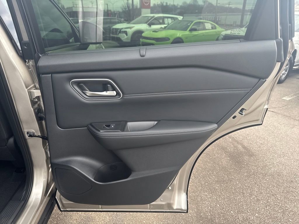 New 2026 Nissan Rogue Platinum image 45