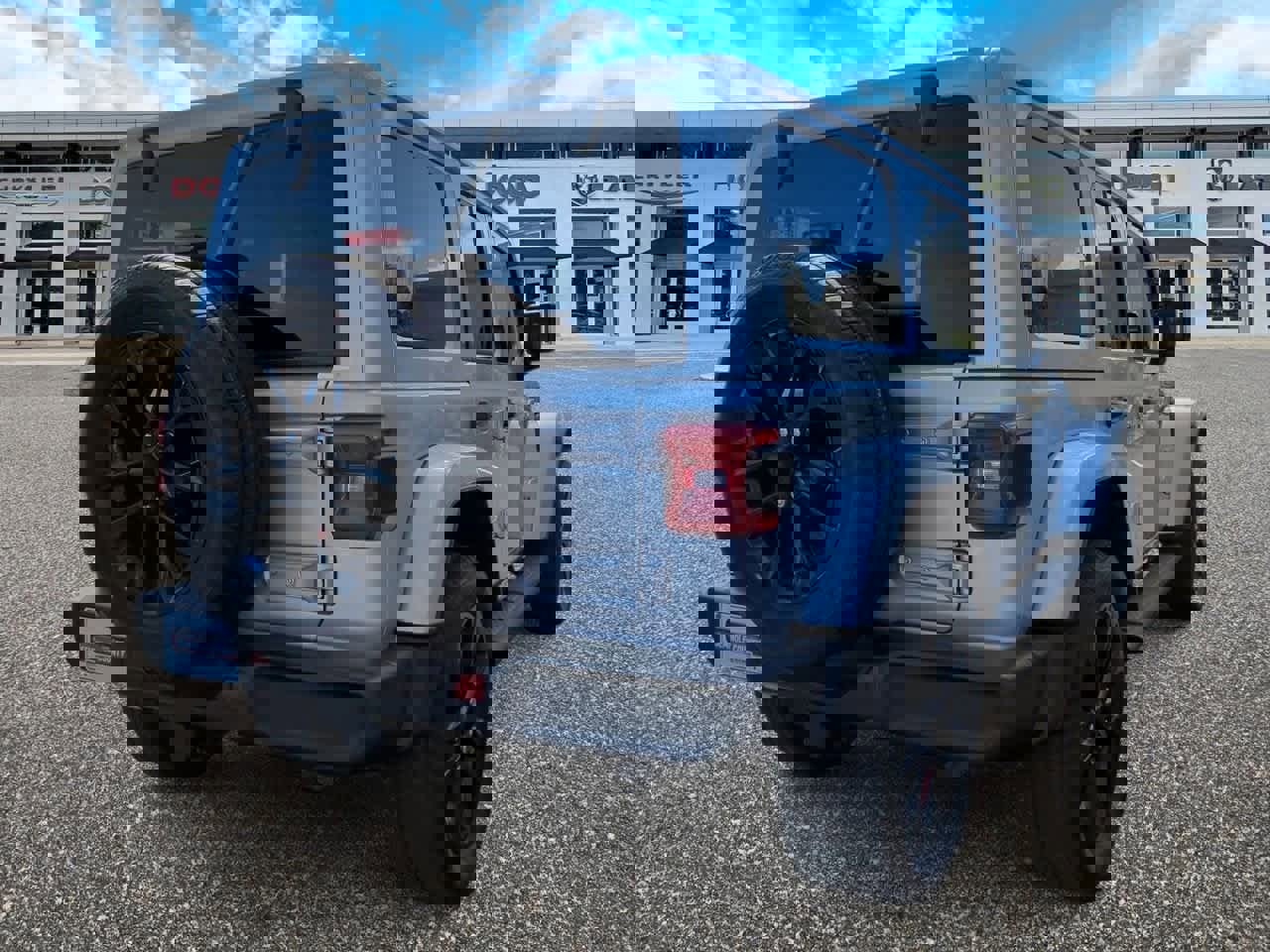 Used 2023 Jeep Wrangler Sahara image 8