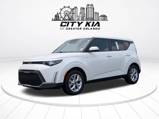 Certified 2025 Kia Soul LX w/ LX Technology Package FWD image 2