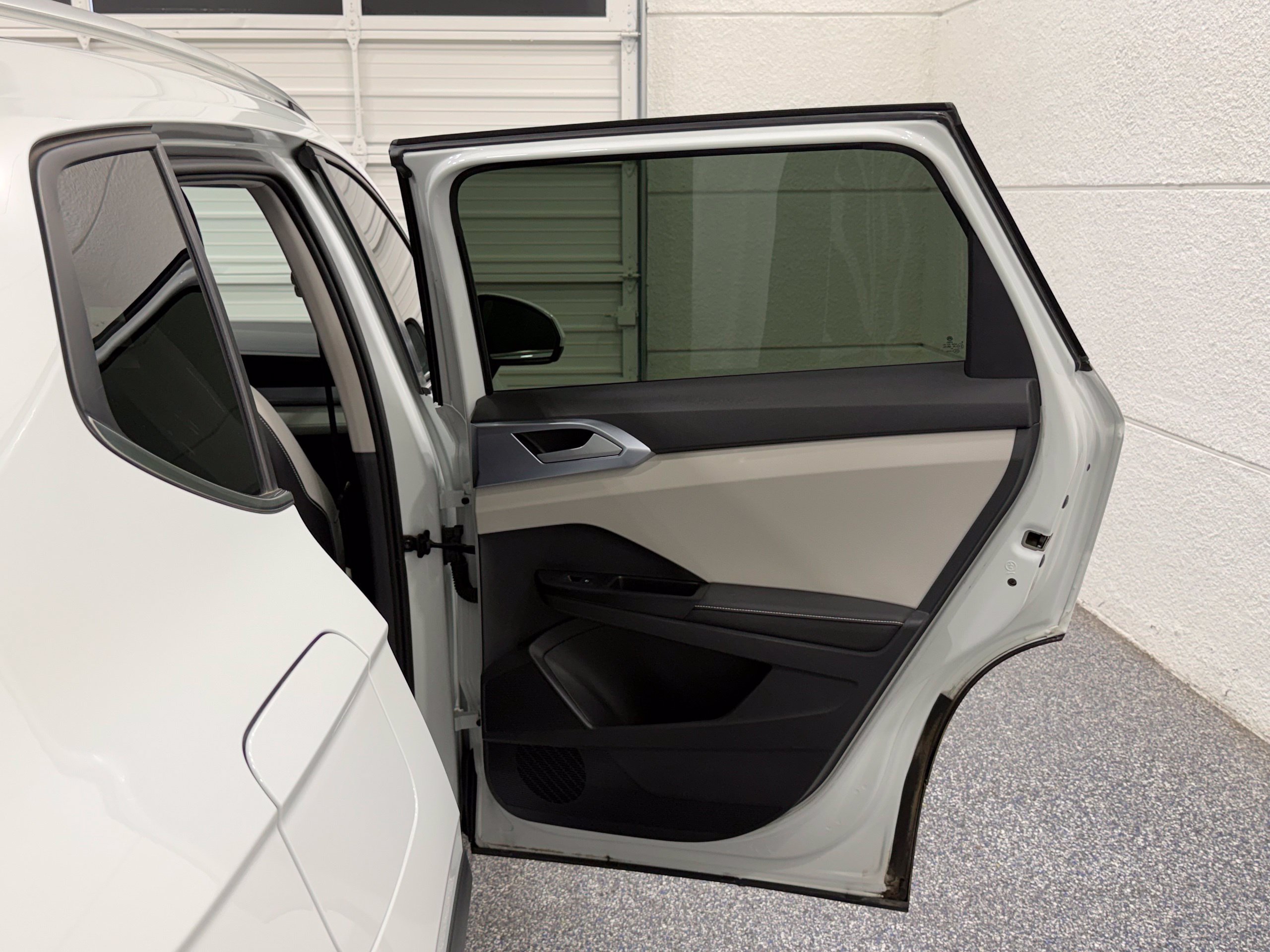Certified 2025 Volkswagen Taos SE FWD image 25