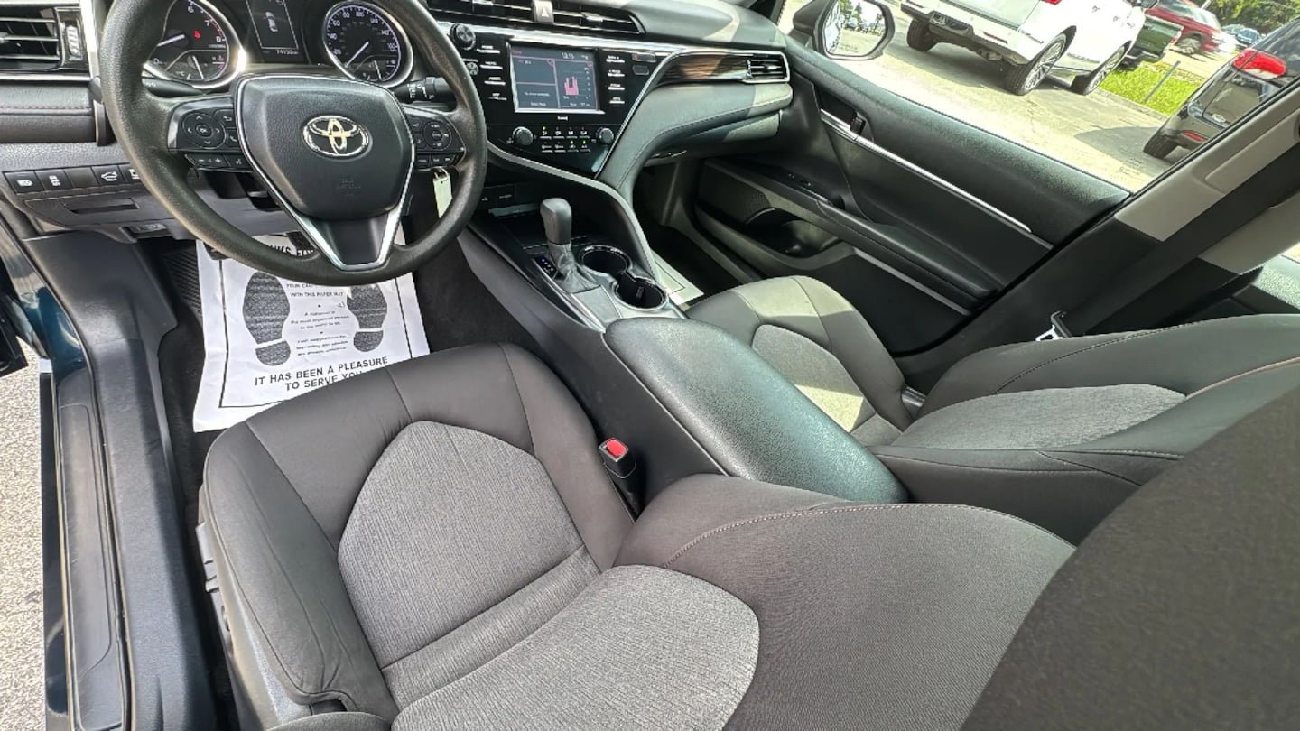 Used 2020 Toyota Camry LE FWD image 11
