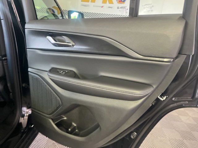 New 2025 Jeep Grand Cherokee Altitude image 27