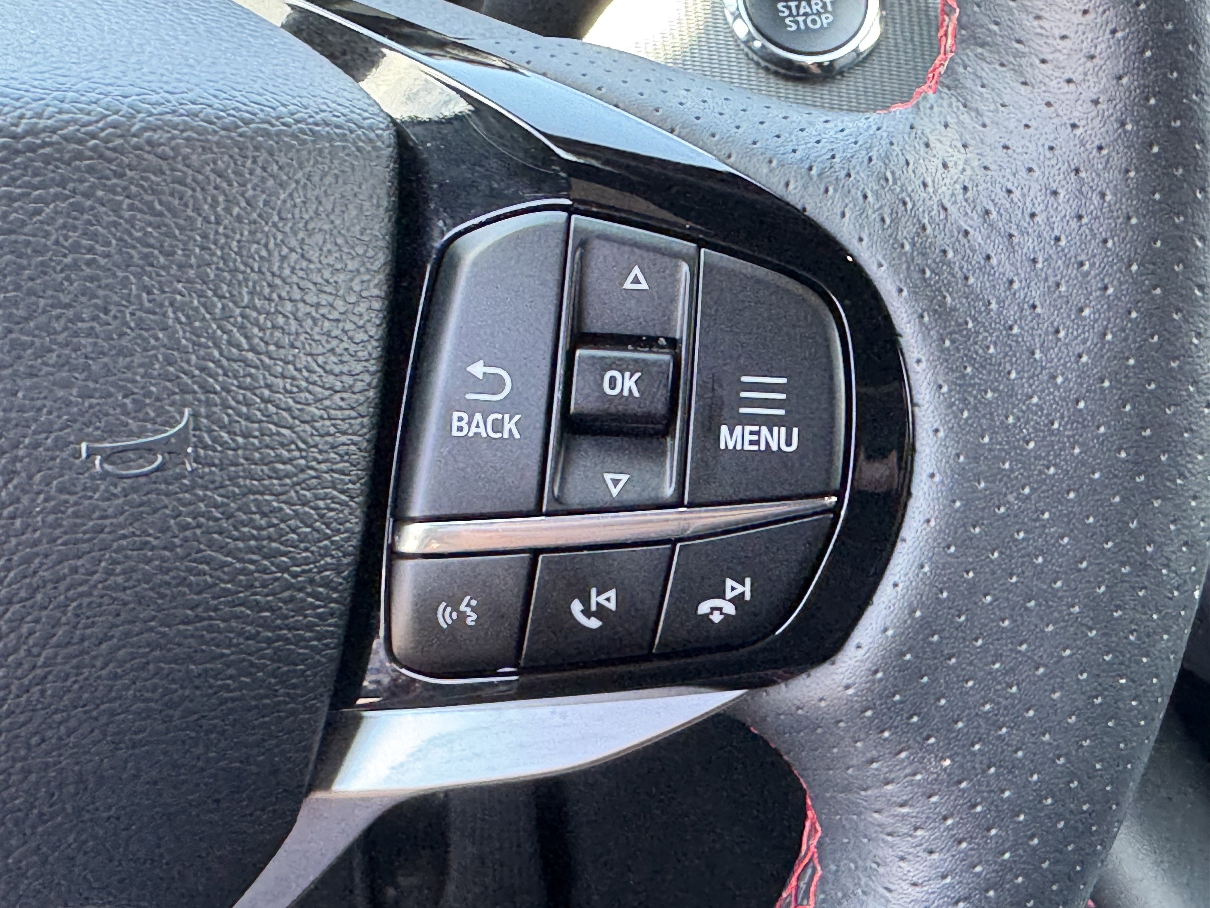 Used 2025 Ford Explorer ST-Line w/ ST-Line Street Pack AWD/4WD image 25
