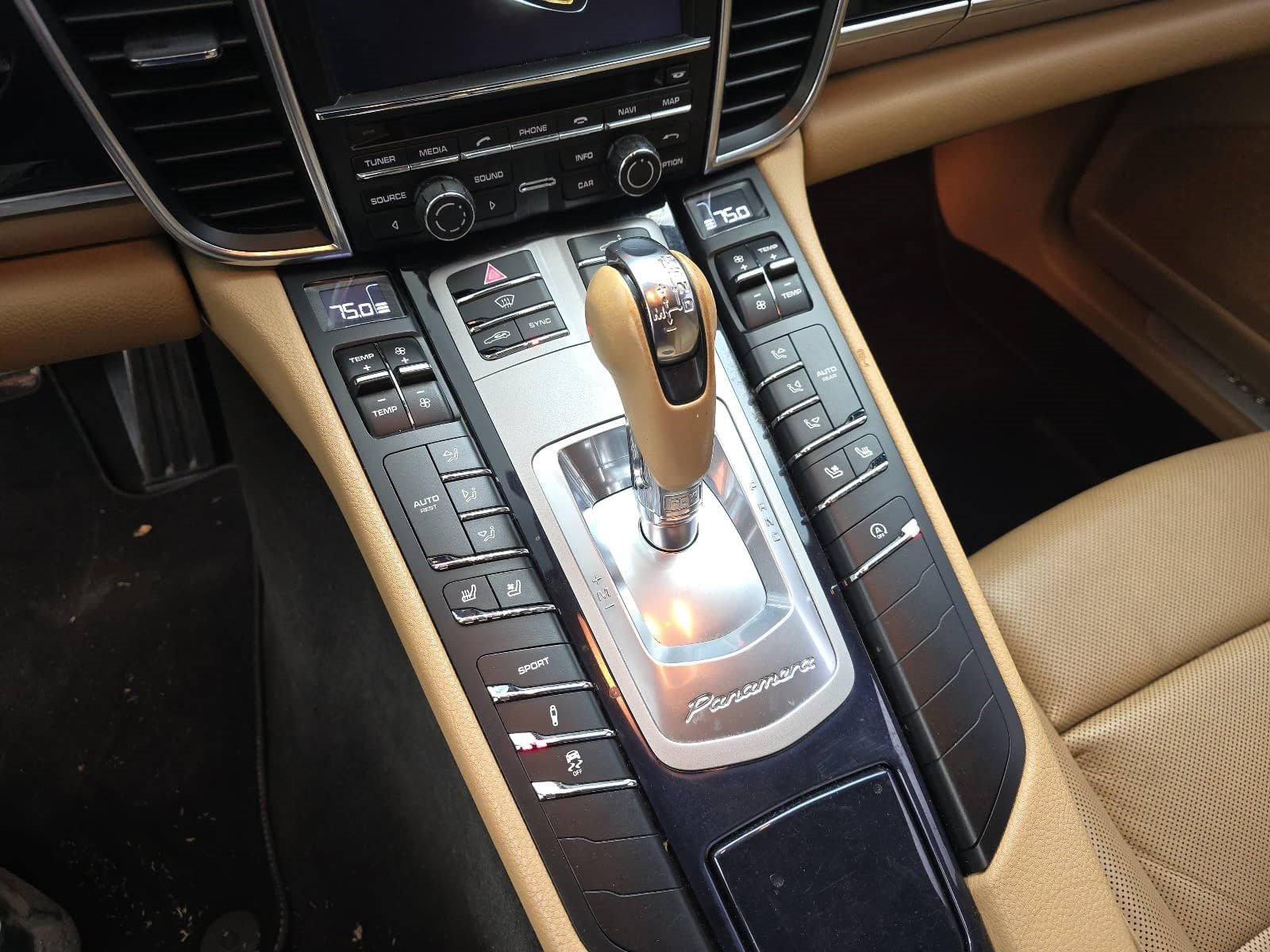 Used 2015 Porsche Panamera RWD image 18