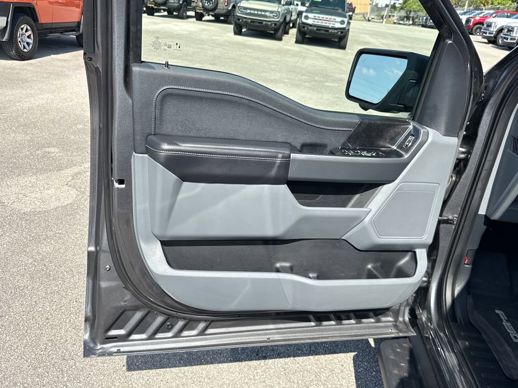 Used 2025 Ford F150 Lightning XLT AWD/4WD image 13