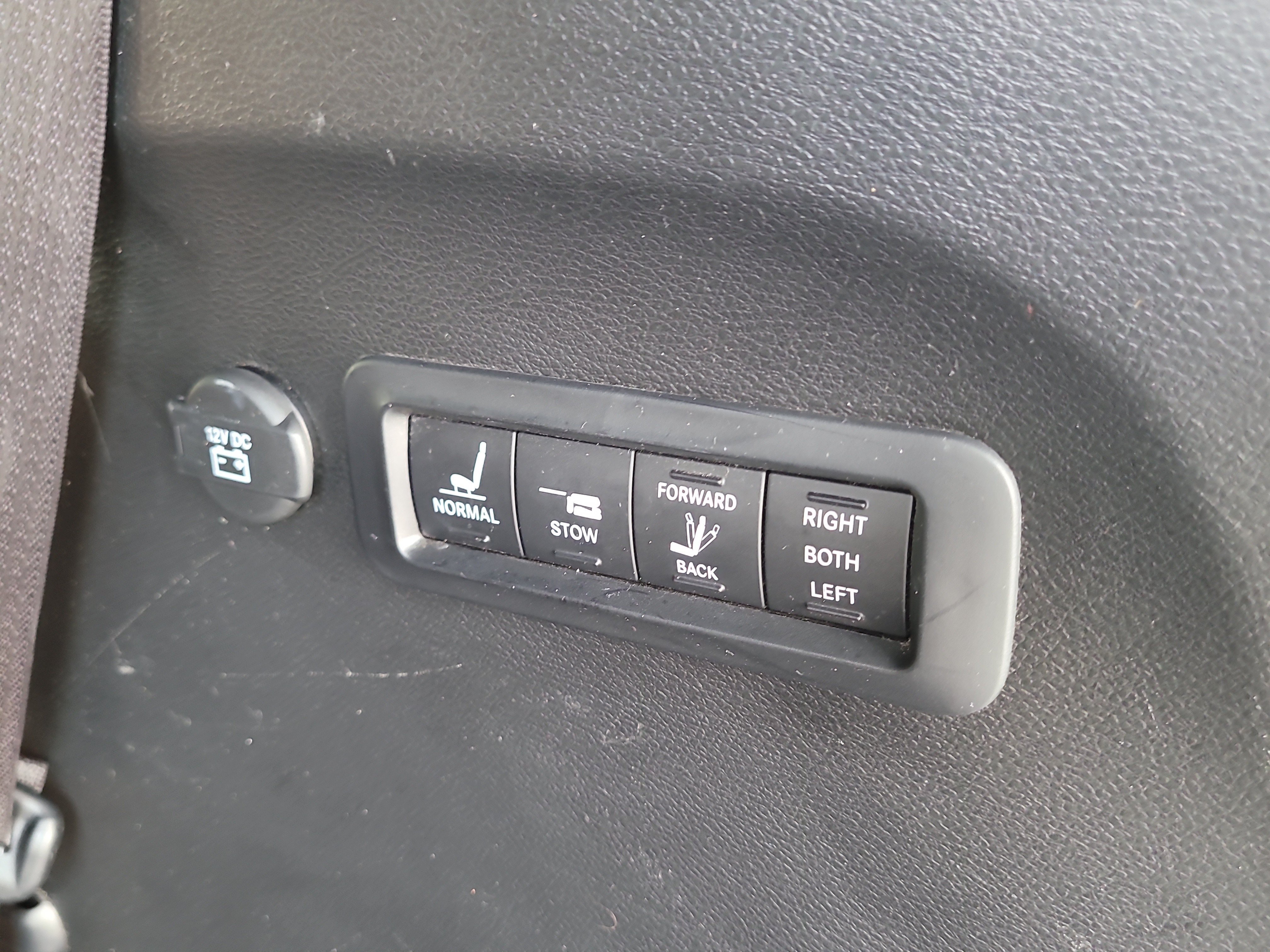 Used 2022 Chrysler Pacifica Pinnacle FWD image 13