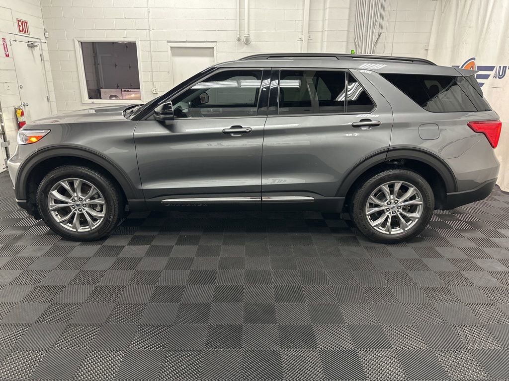Used 2024 Ford Explorer XLT w/ Equipment Group 202A AWD/4WD image 6
