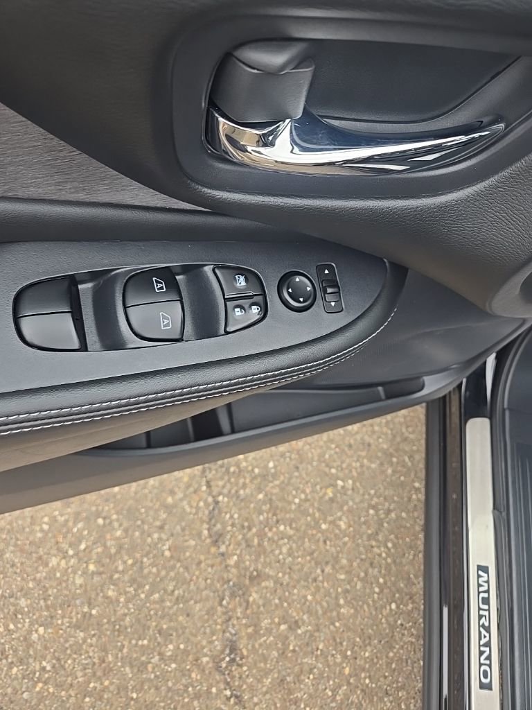 Used 2024 Nissan Murano SV w/ SV Midnight Edition Package image 12